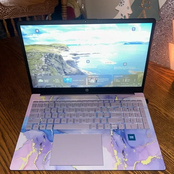 HP Laptop with Artistic lavender and gold Design - Picture 3 of 8
